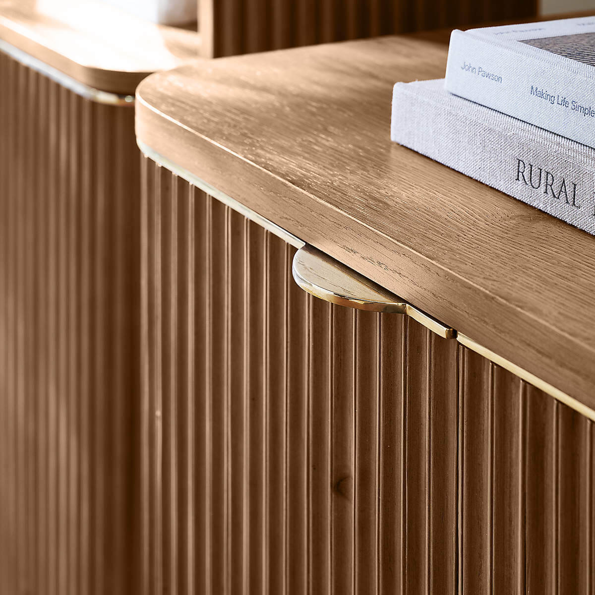 رف كتب جداري